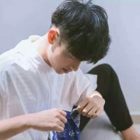 周炜-照片